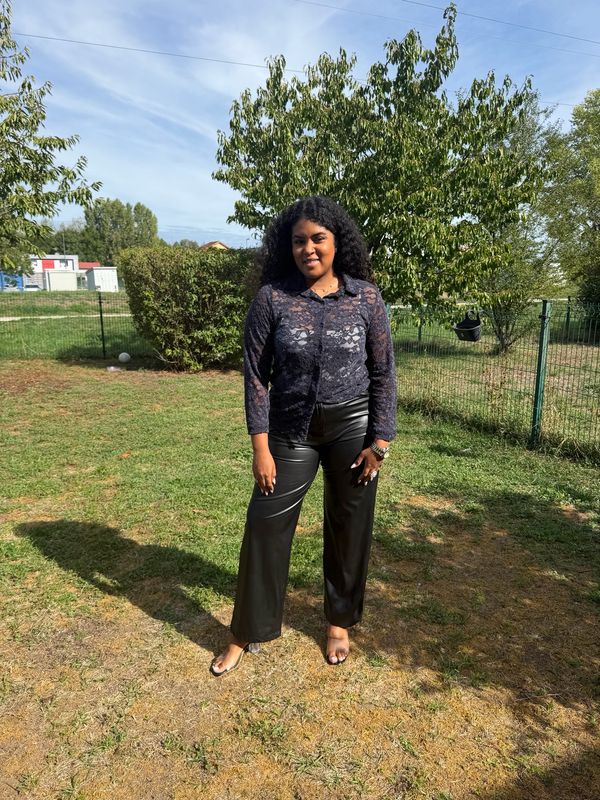 Chemise à dentelle marine