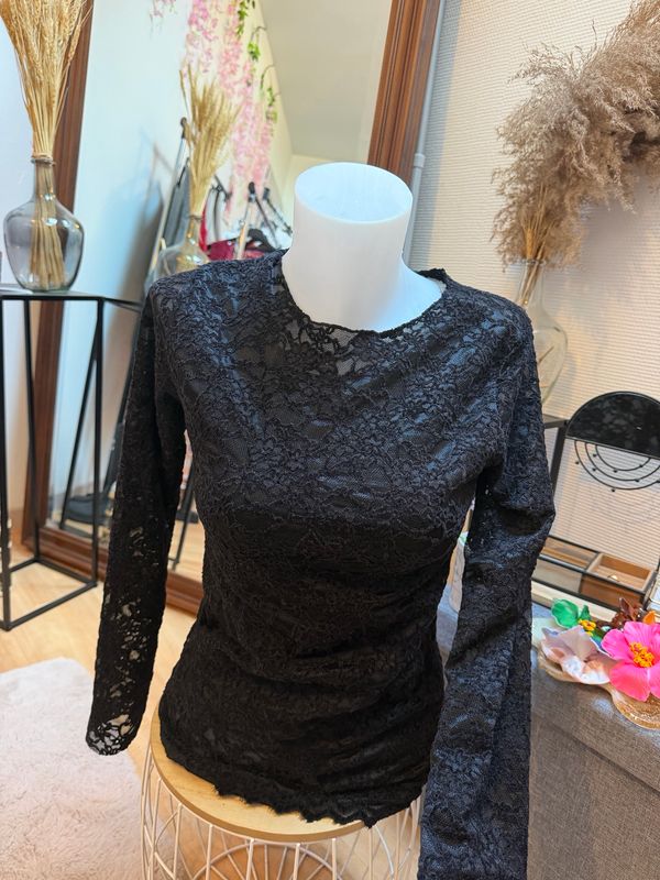 Top manches longues en dentelle