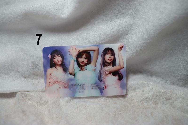 Photocards transparentes IZONE – Collection incontournable pour les WIZONE​​
