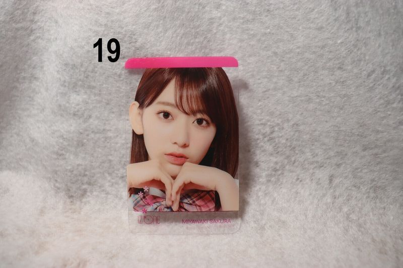 Photocards transparentes IZONE – Collection incontournable pour les WIZONE​​