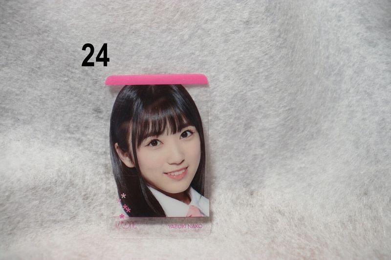 Photocards transparentes IZONE – Collection incontournable pour les WIZONE​​