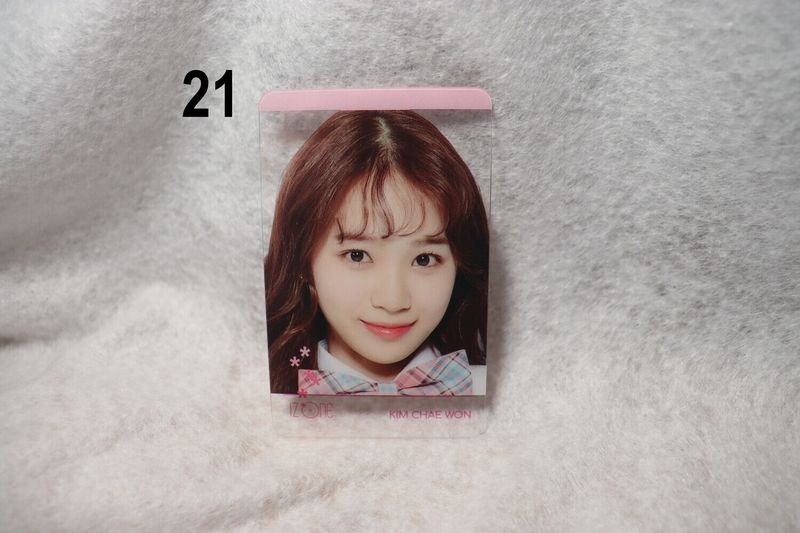 Photocards transparentes IZONE – Collection incontournable pour les WIZONE​​