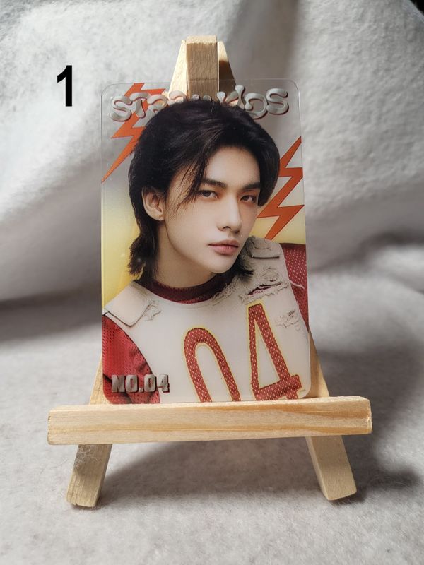 Cartes transparentes STRAY KIDS Série 2 – Collection incontournable pour les STAY