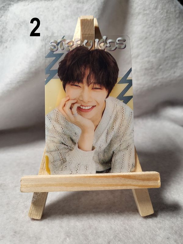 Cartes transparentes STRAY KIDS Série 2 – Collection incontournable pour les STAY