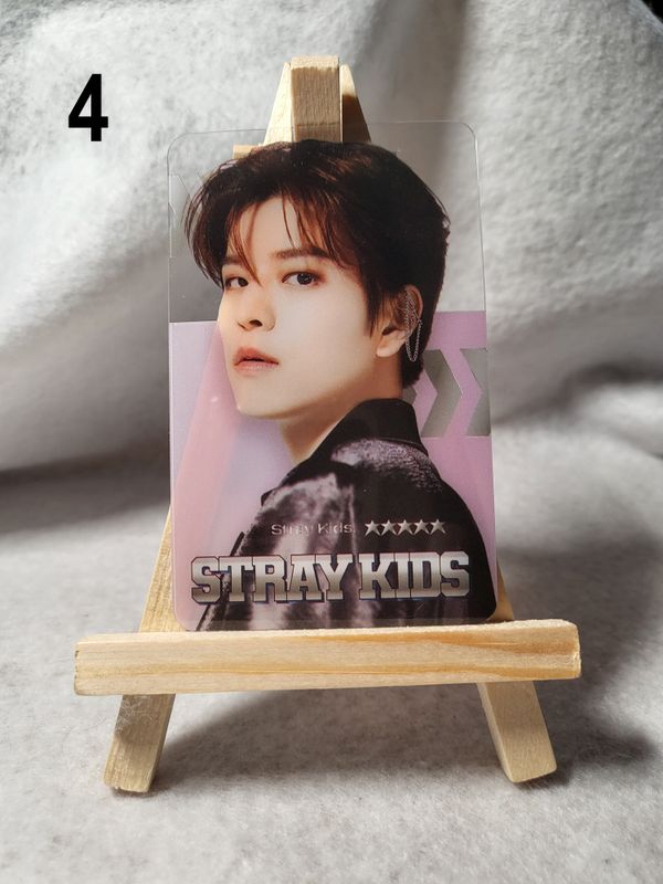 Cartes transparentes STRAY KIDS Série 2 – Collection incontournable pour les STAY