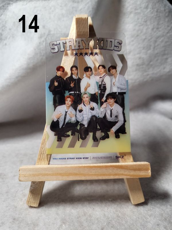 Cartes transparentes STRAY KIDS Série 2 – Collection incontournable pour les STAY