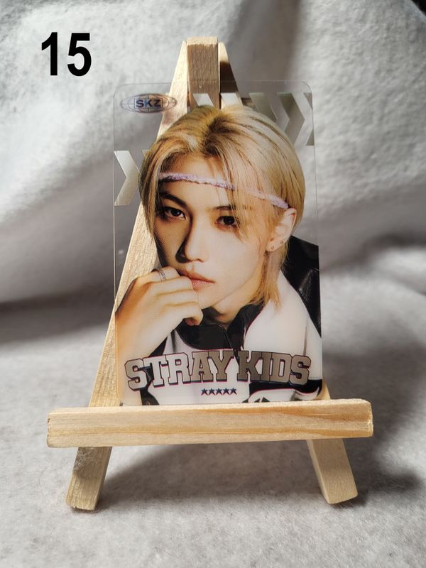 Cartes transparentes STRAY KIDS Série 2 – Collection incontournable pour les STAY