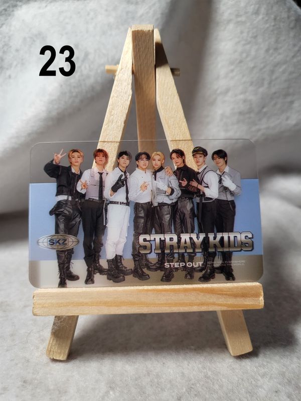 Cartes transparentes STRAY KIDS Série 2 – Collection incontournable pour les STAY