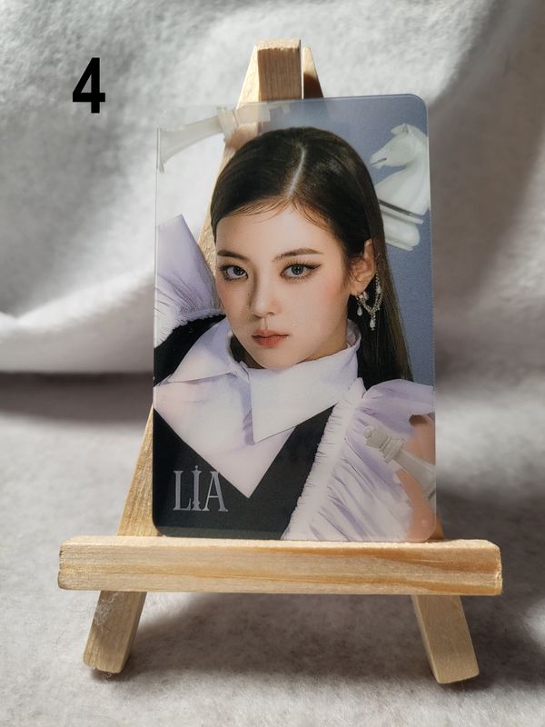 Cartes transparentes ITZY – Un essentiel pour les MIDZY