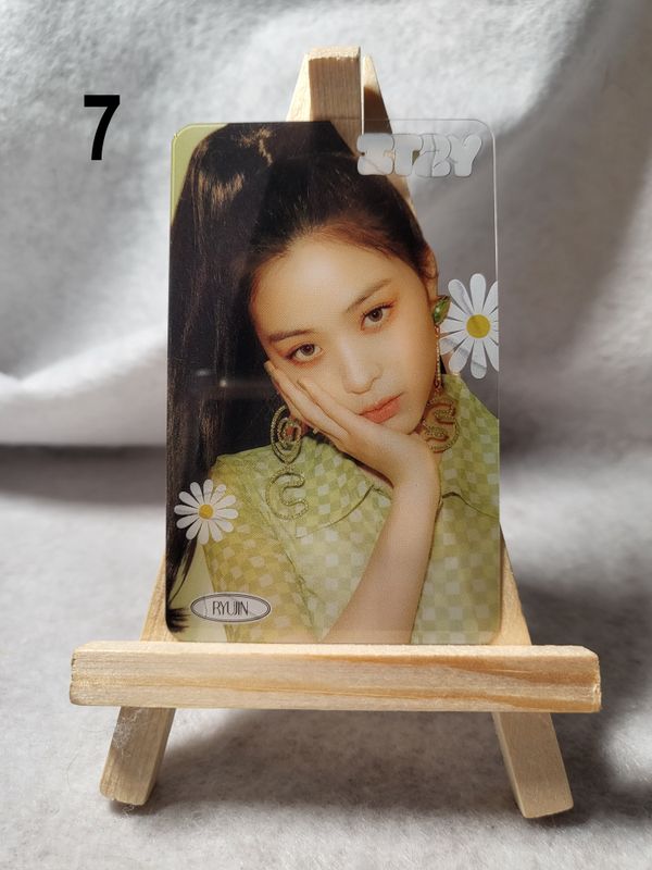 Cartes transparentes ITZY – Un essentiel pour les MIDZY