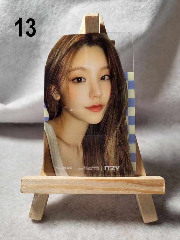 Cartes transparentes ITZY – Un essentiel pour les MIDZY