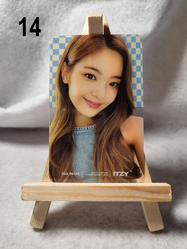 Cartes transparentes ITZY – Un essentiel pour les MIDZY