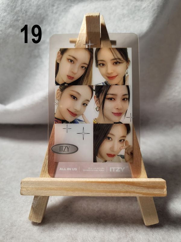 Cartes transparentes ITZY – Un essentiel pour les MIDZY
