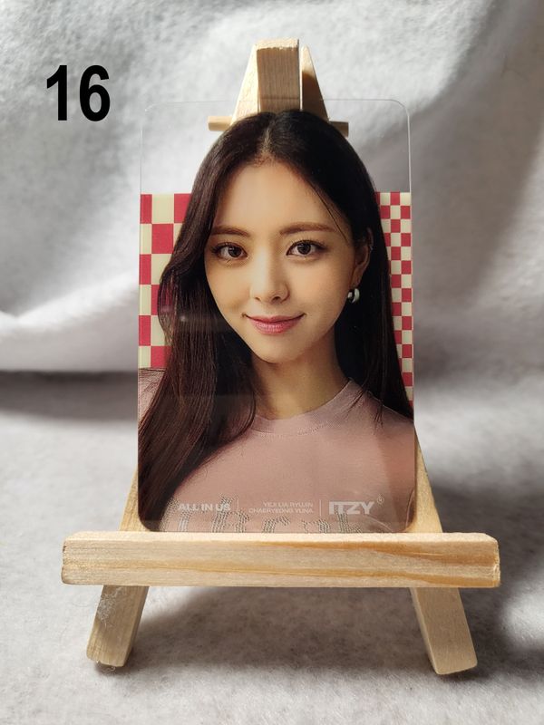 Cartes transparentes ITZY – Un essentiel pour les MIDZY