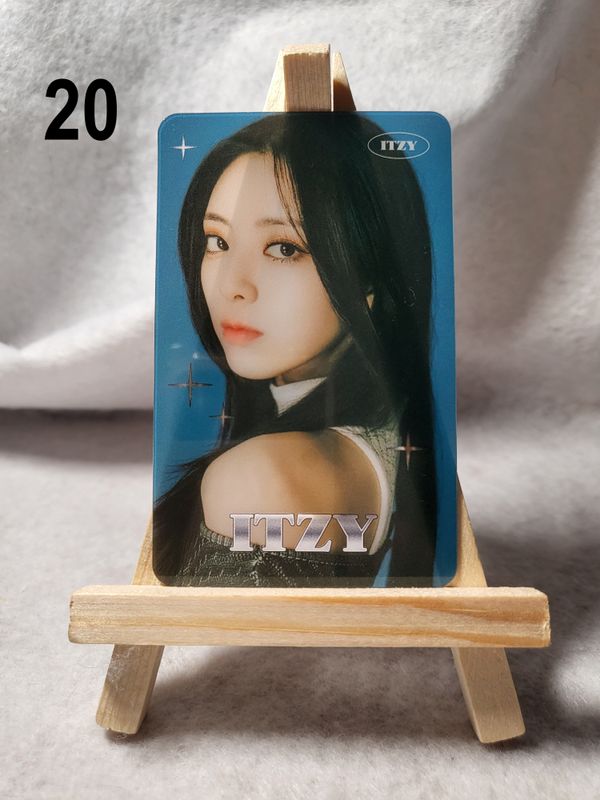 Cartes transparentes ITZY – Un essentiel pour les MIDZY