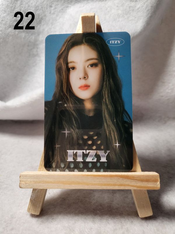 Cartes transparentes ITZY – Un essentiel pour les MIDZY
