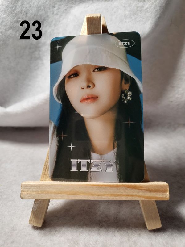 Cartes transparentes ITZY – Un essentiel pour les MIDZY