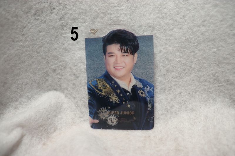 Cartes transparentes Super Junior – Collection incontournable pour les ELF