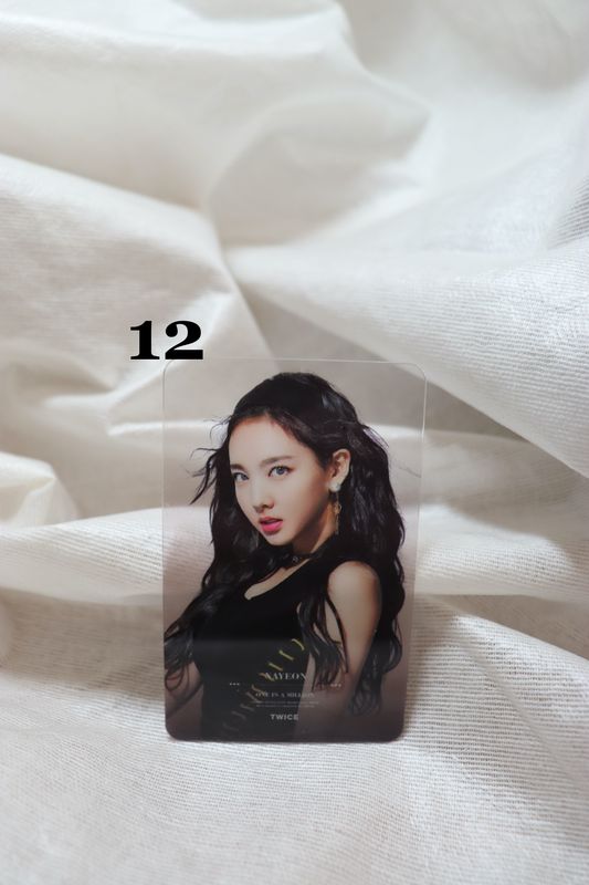 Cartes transparentes TWICE – La collection parfaite pour les ONCE !