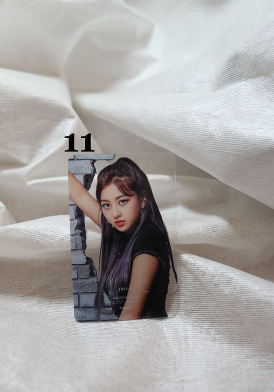 Cartes transparentes TWICE – La collection parfaite pour les ONCE !