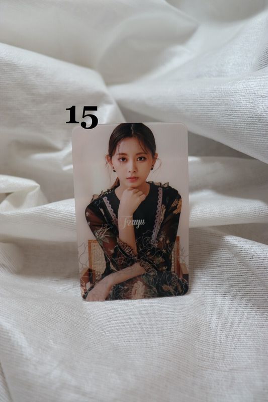 Cartes transparentes TWICE – La collection parfaite pour les ONCE !