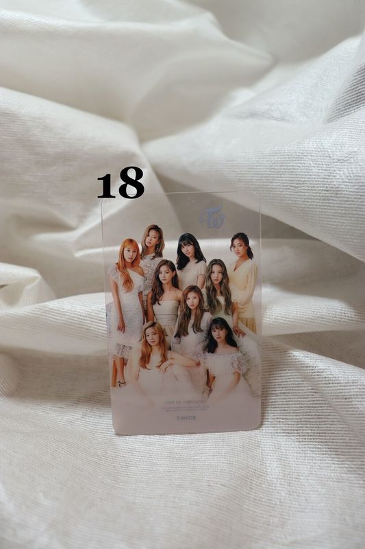 Cartes transparentes TWICE – La collection parfaite pour les ONCE !
