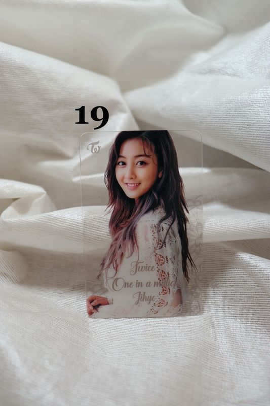 Cartes transparentes TWICE – La collection parfaite pour les ONCE !