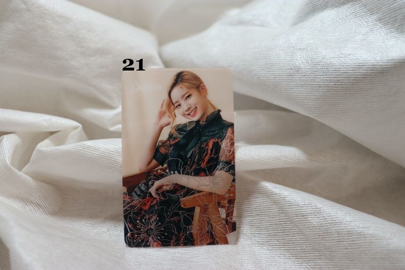 Cartes transparentes TWICE – La collection parfaite pour les ONCE !