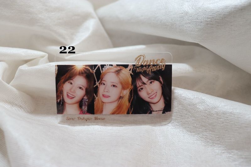 Cartes transparentes TWICE – La collection parfaite pour les ONCE !