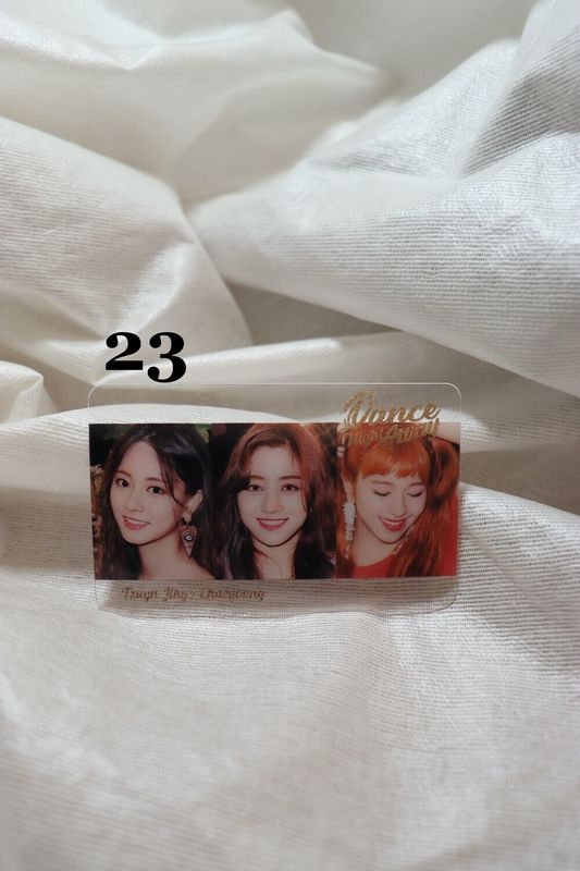 Cartes transparentes TWICE – La collection parfaite pour les ONCE !