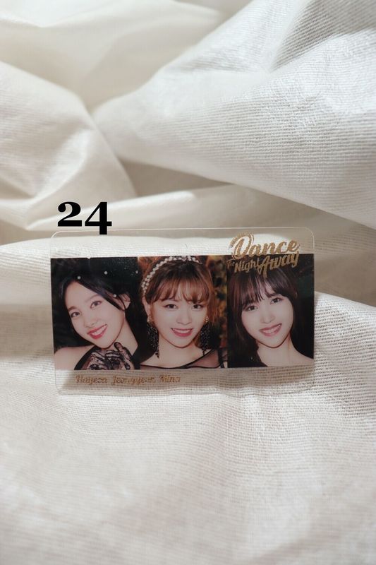 Cartes transparentes TWICE – La collection parfaite pour les ONCE !