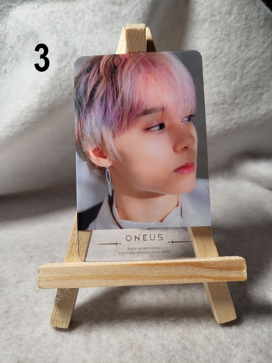 Photocards transparentes ONEUS – Laissez briller votre passion pour le K-Pop !