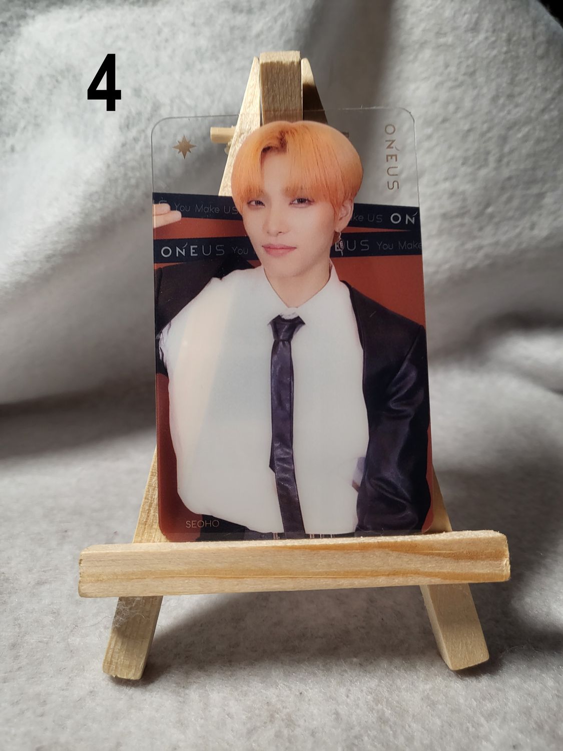 Photocards transparentes ONEUS – Laissez briller votre passion pour le K-Pop !