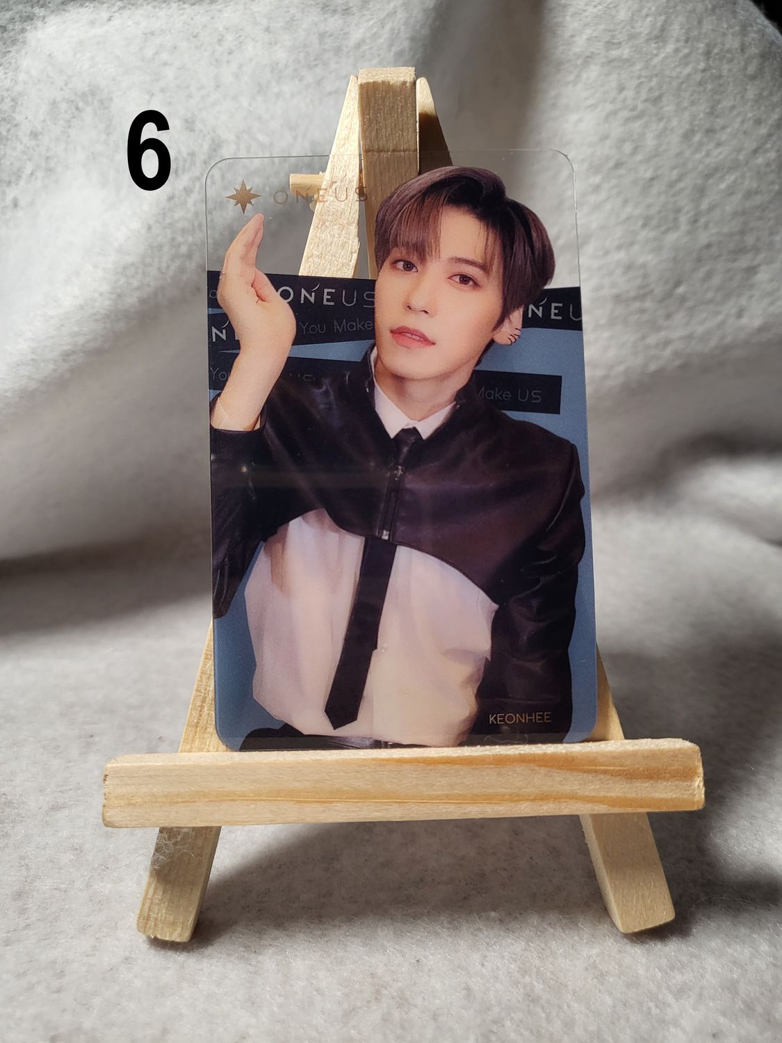 Photocards transparentes ONEUS – Laissez briller votre passion pour le K-Pop !