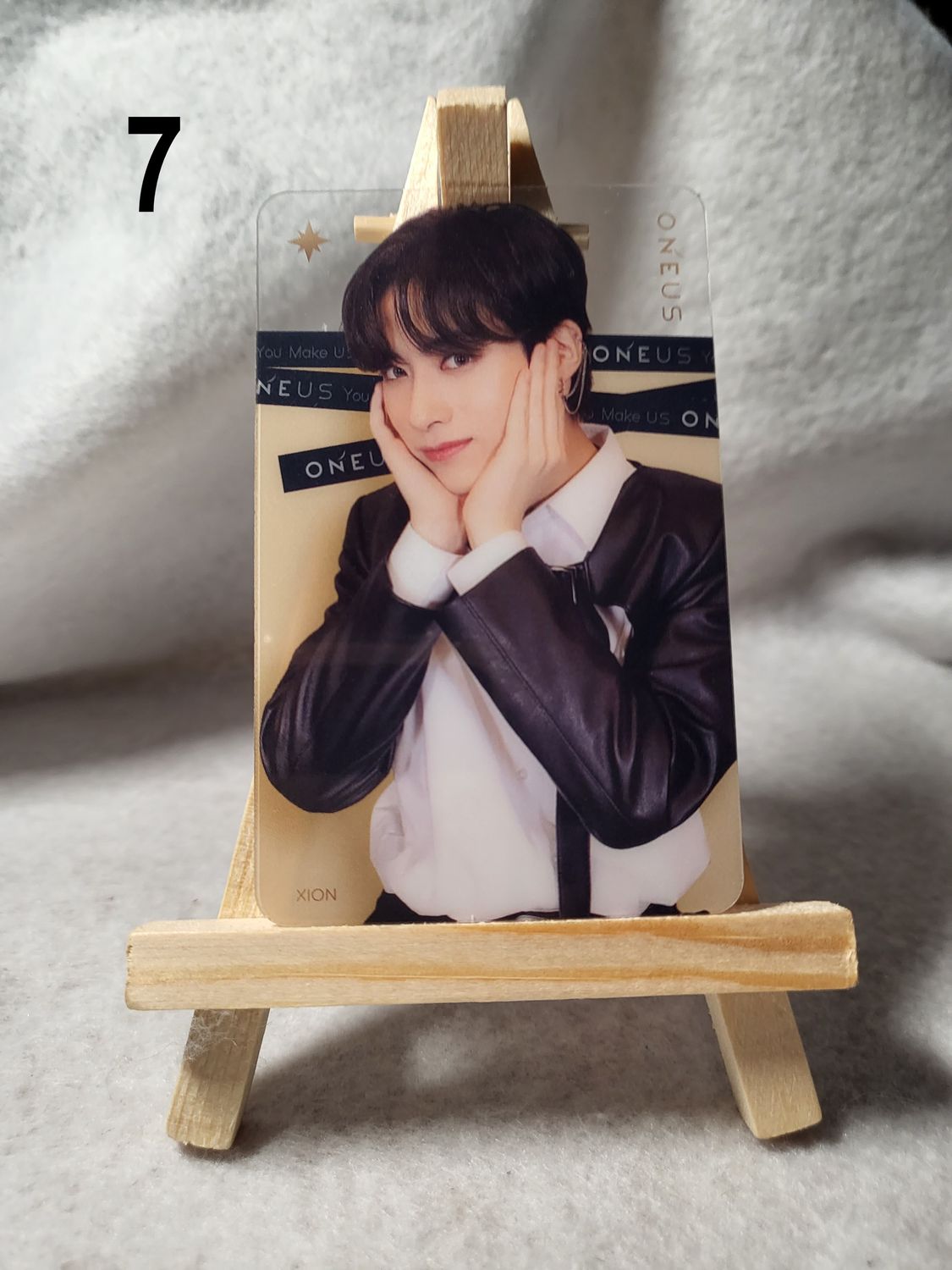 Photocards transparentes ONEUS – Laissez briller votre passion pour le K-Pop !