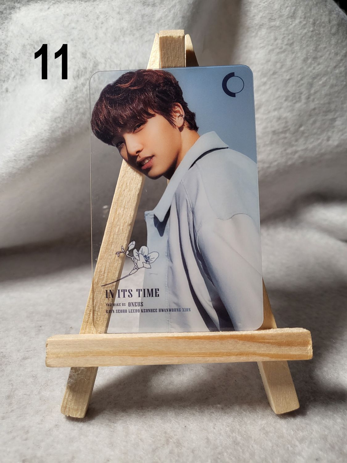 Photocards transparentes ONEUS – Laissez briller votre passion pour le K-Pop !