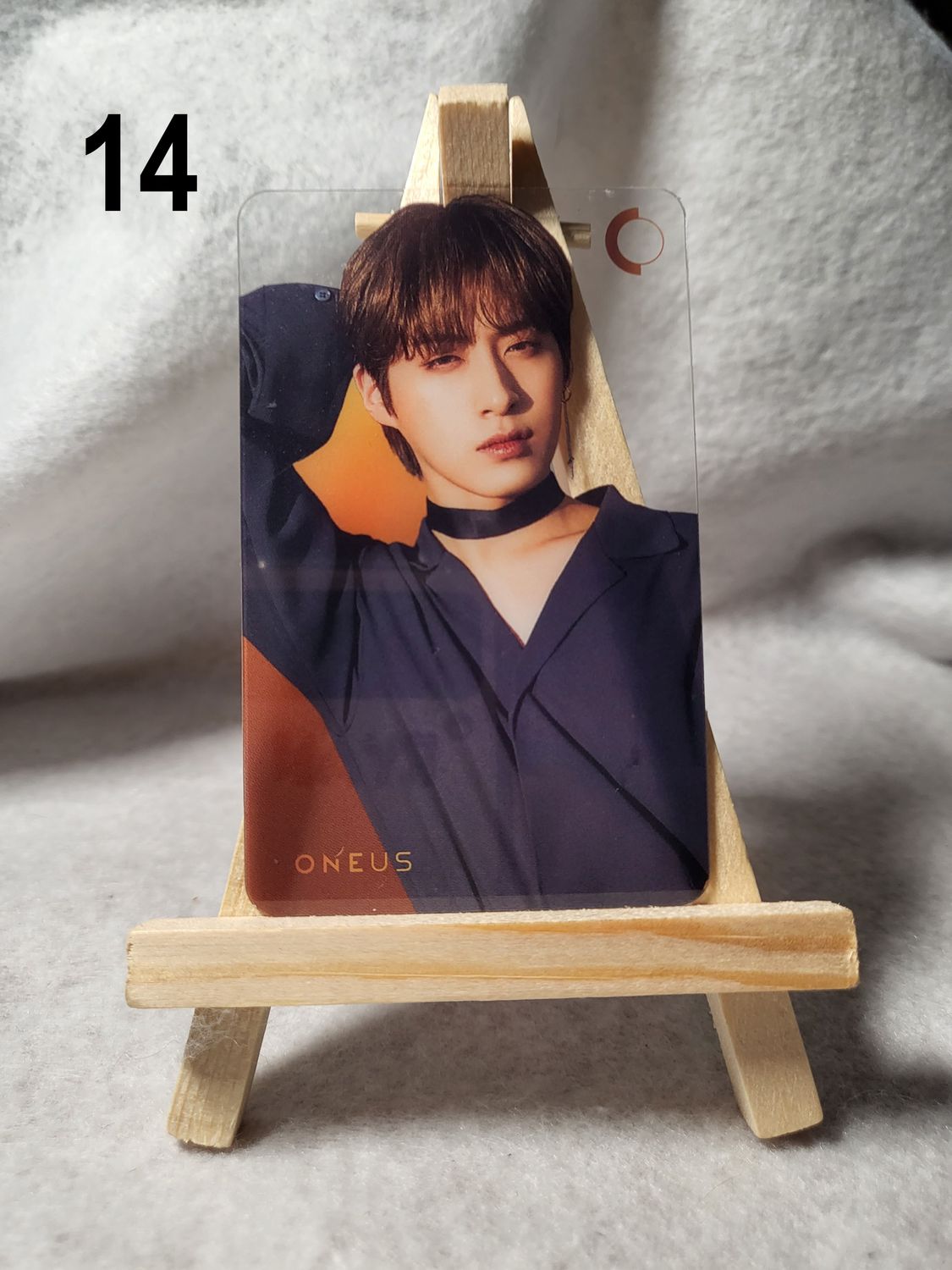 Photocards transparentes ONEUS – Laissez briller votre passion pour le K-Pop !