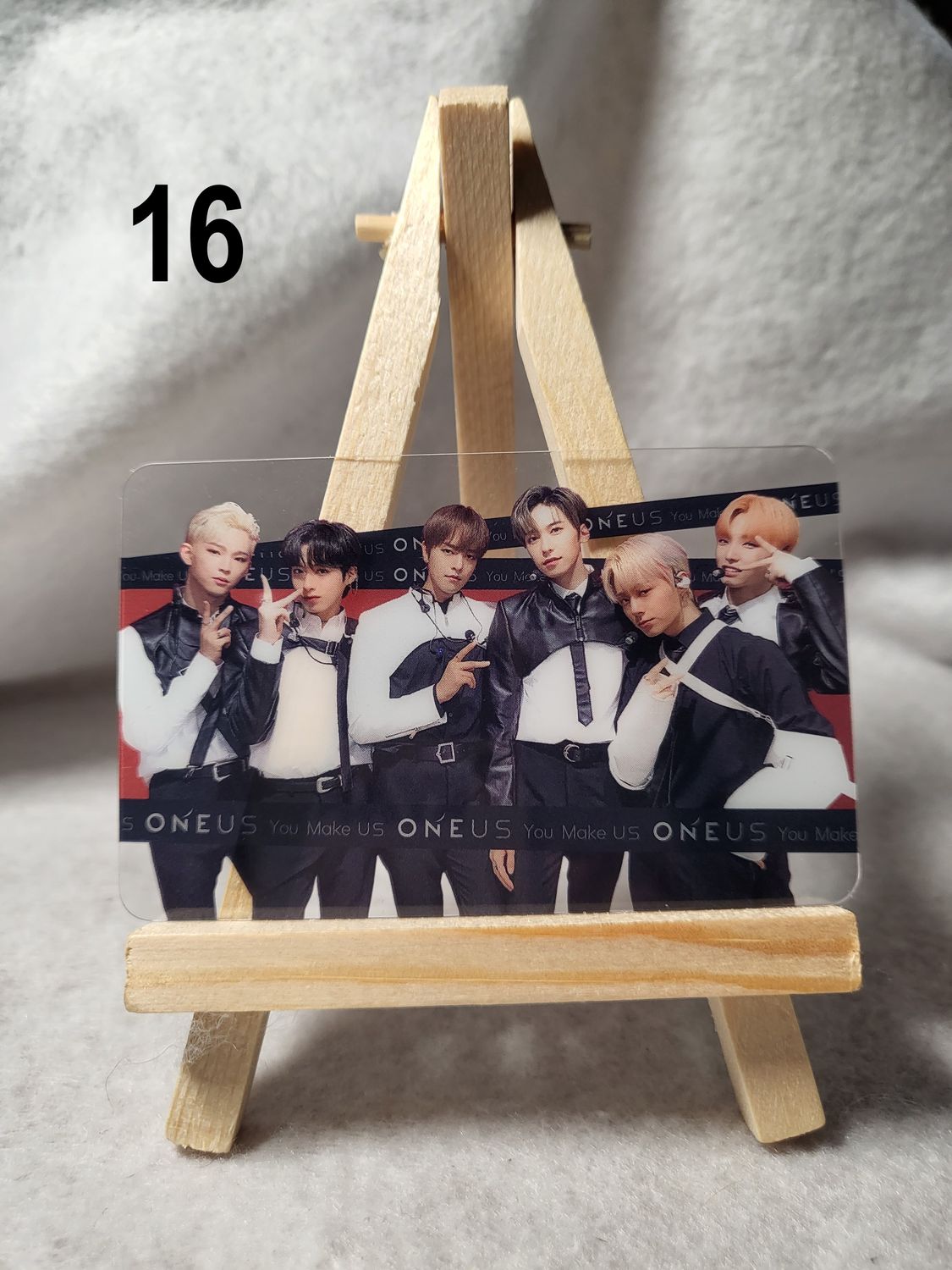 Photocards transparentes ONEUS – Laissez briller votre passion pour le K-Pop !