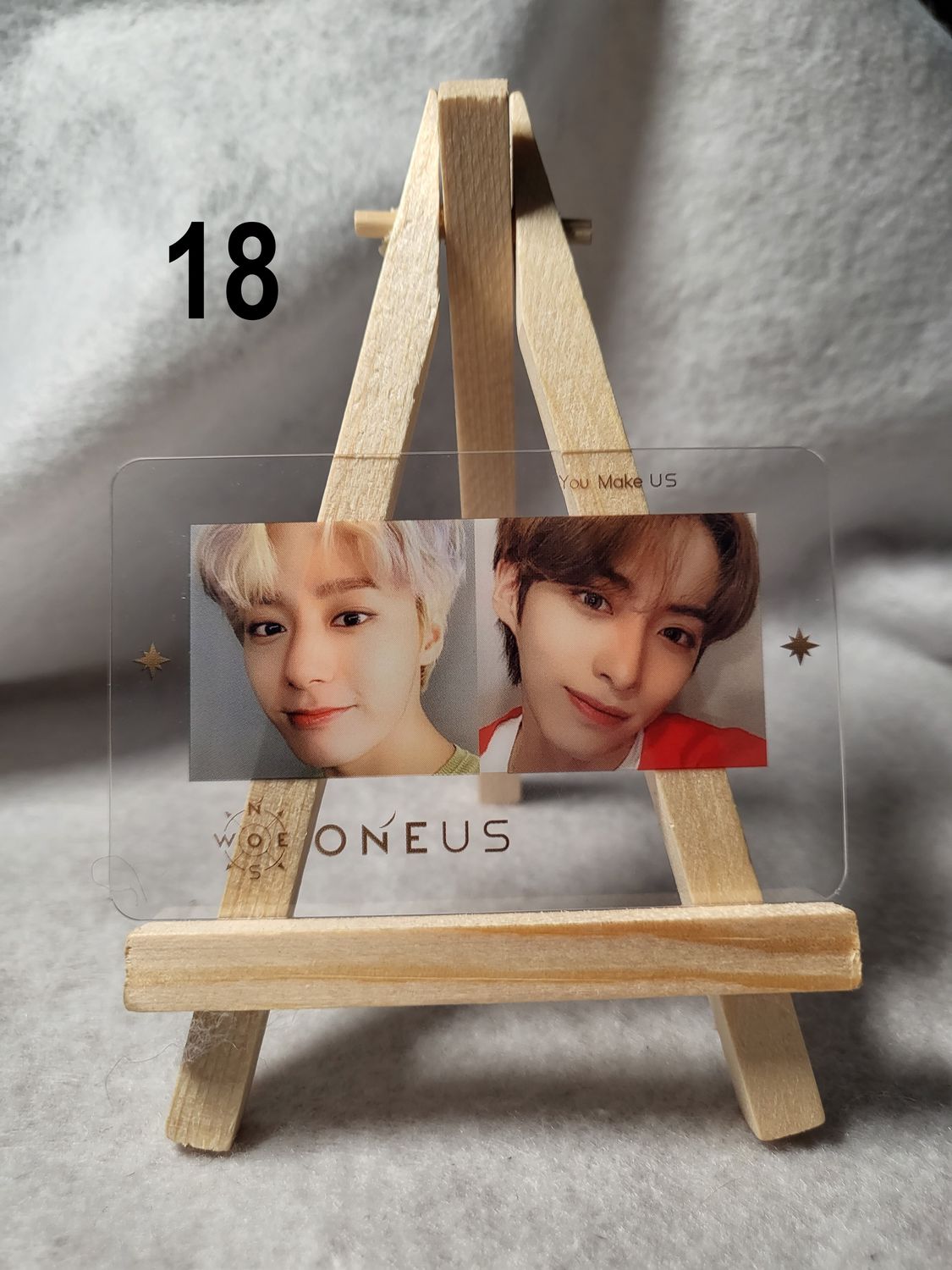 Photocards transparentes ONEUS – Laissez briller votre passion pour le K-Pop !