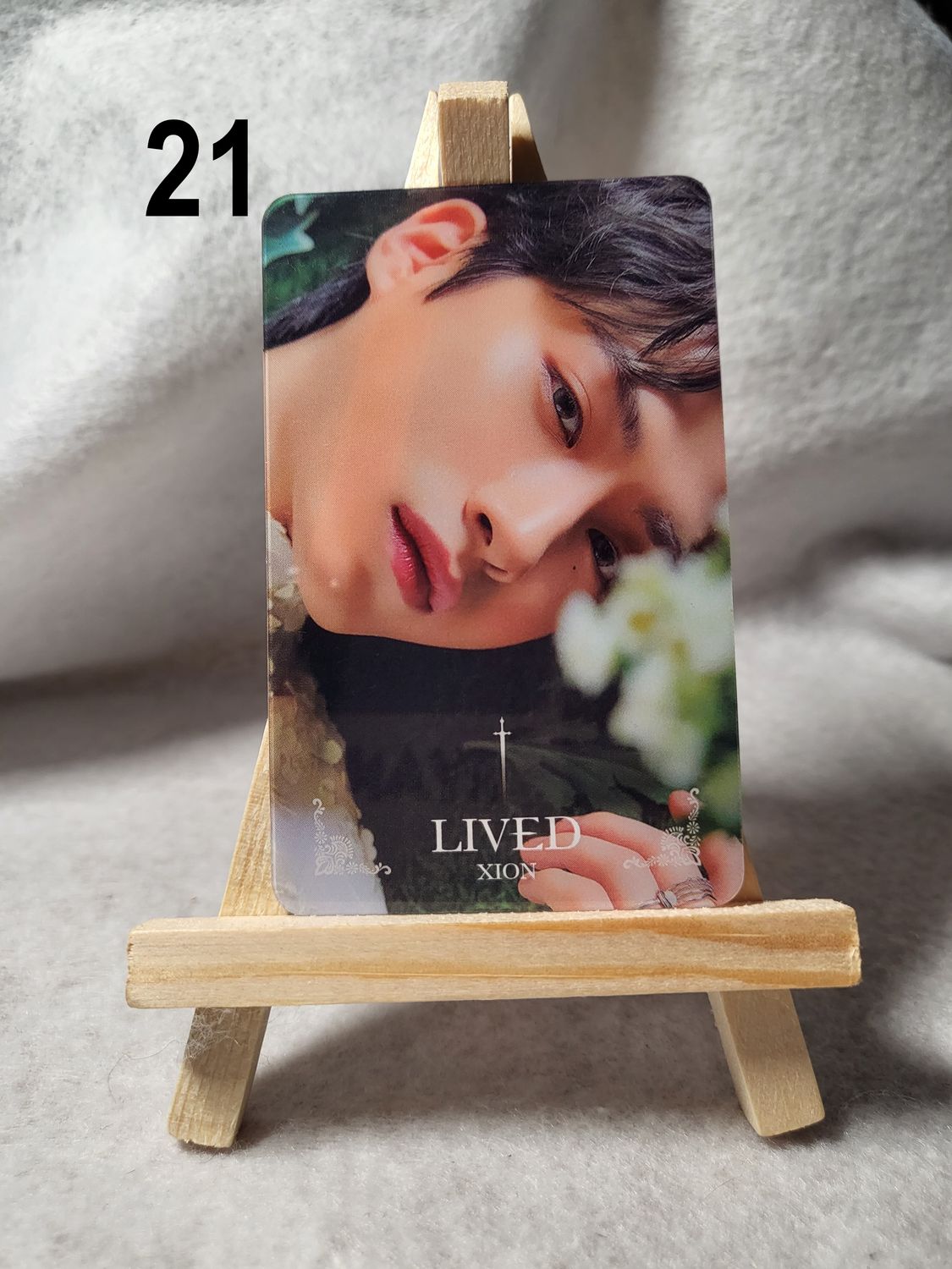 Photocards transparentes ONEUS – Laissez briller votre passion pour le K-Pop !