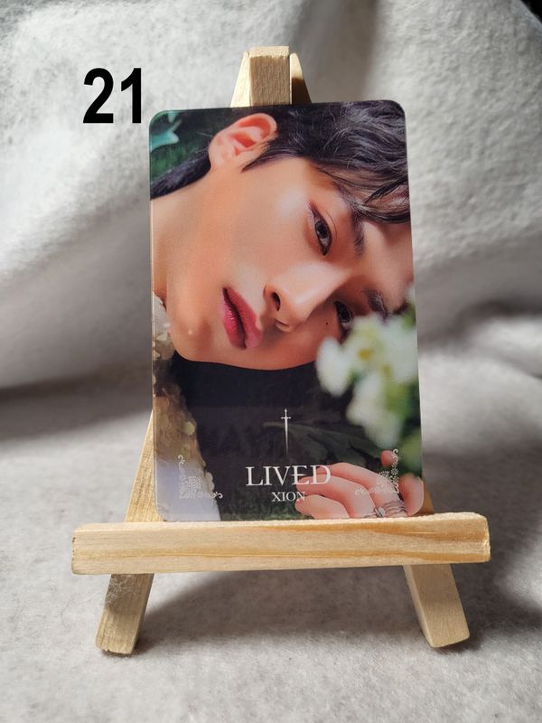 Photocards transparentes ONEUS – Laissez briller votre passion pour le K-Pop !