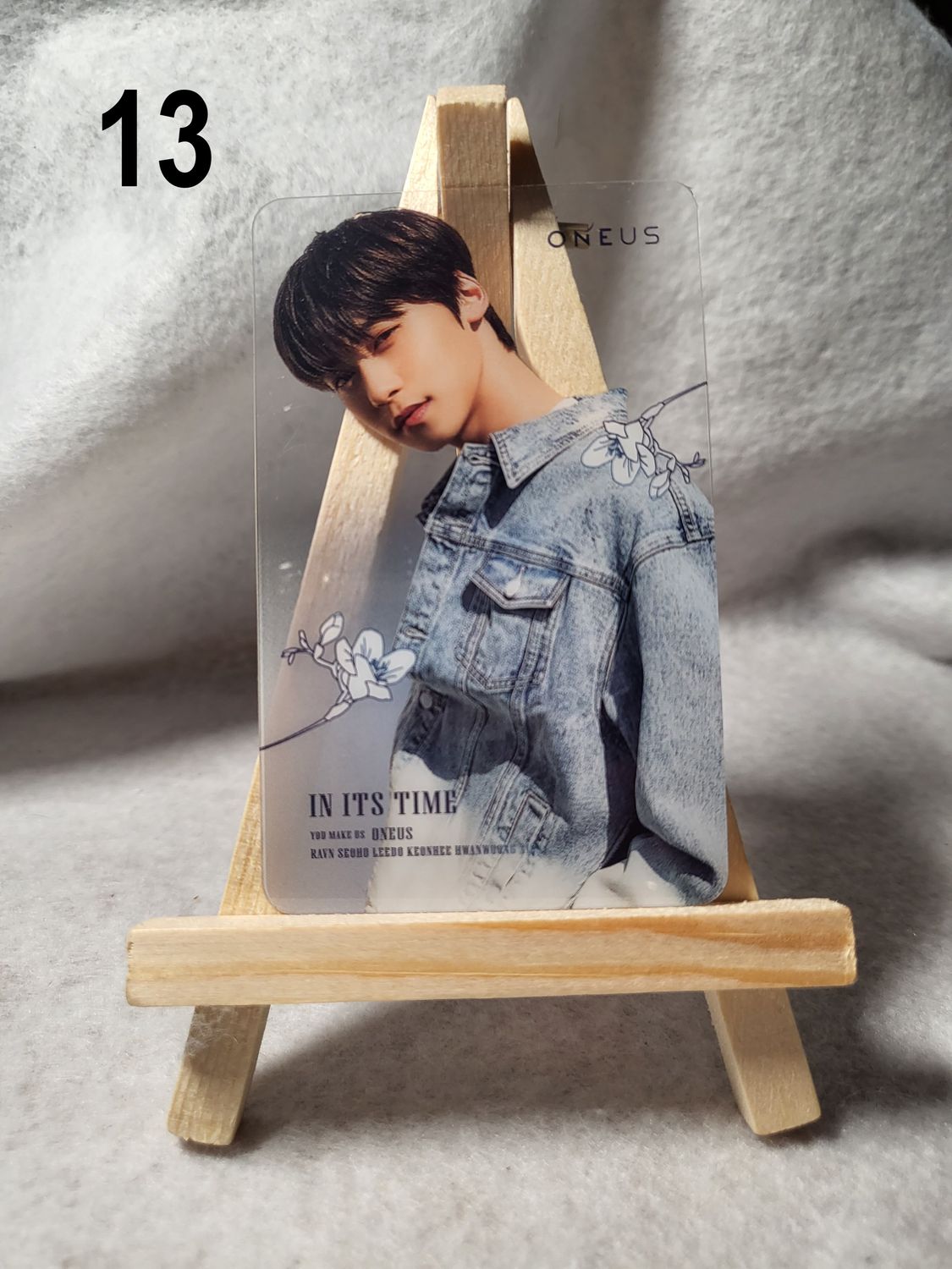 Photocards transparentes ONEUS – Laissez briller votre passion pour le K-Pop !