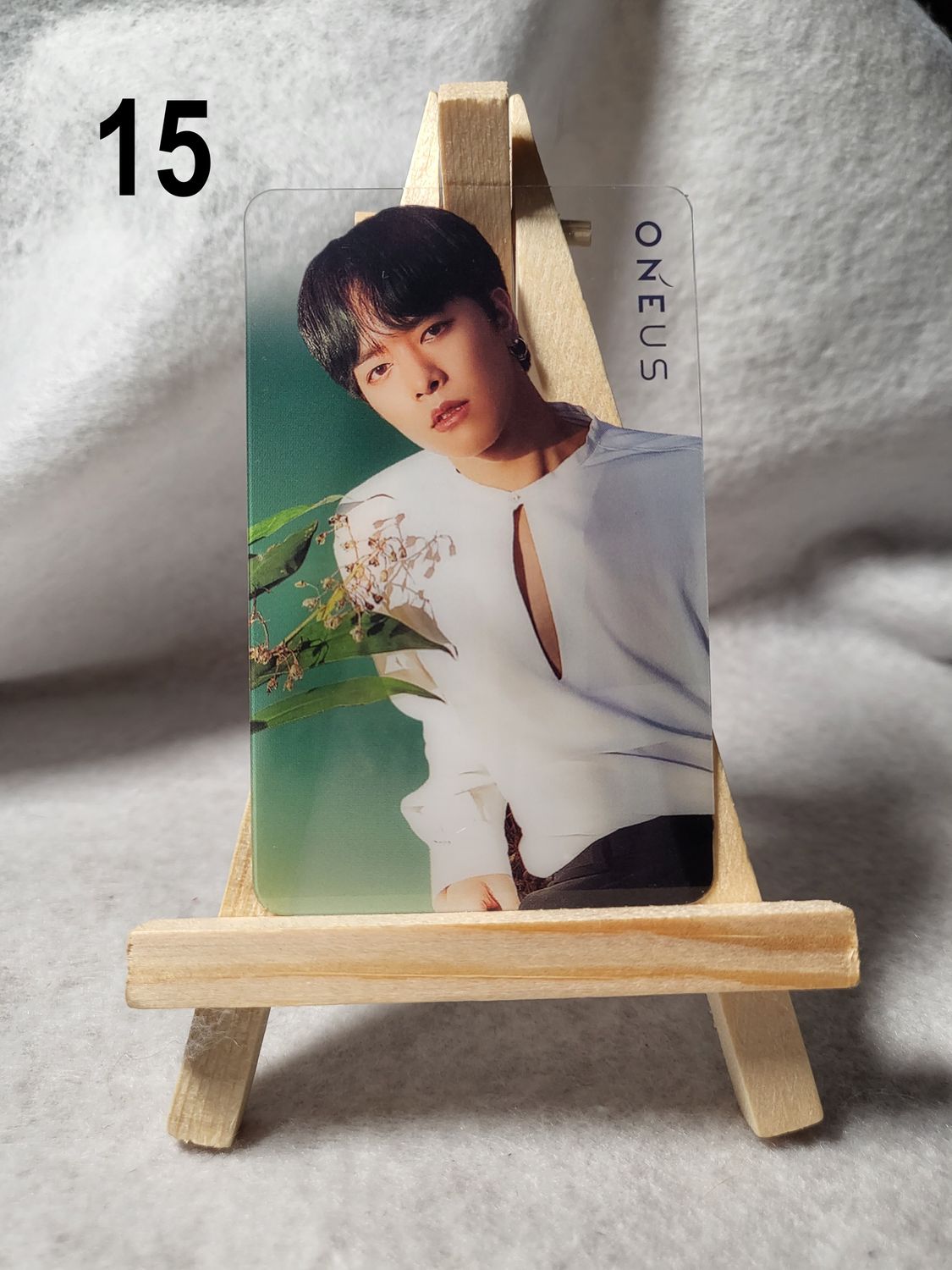 Photocards transparentes ONEUS – Laissez briller votre passion pour le K-Pop !