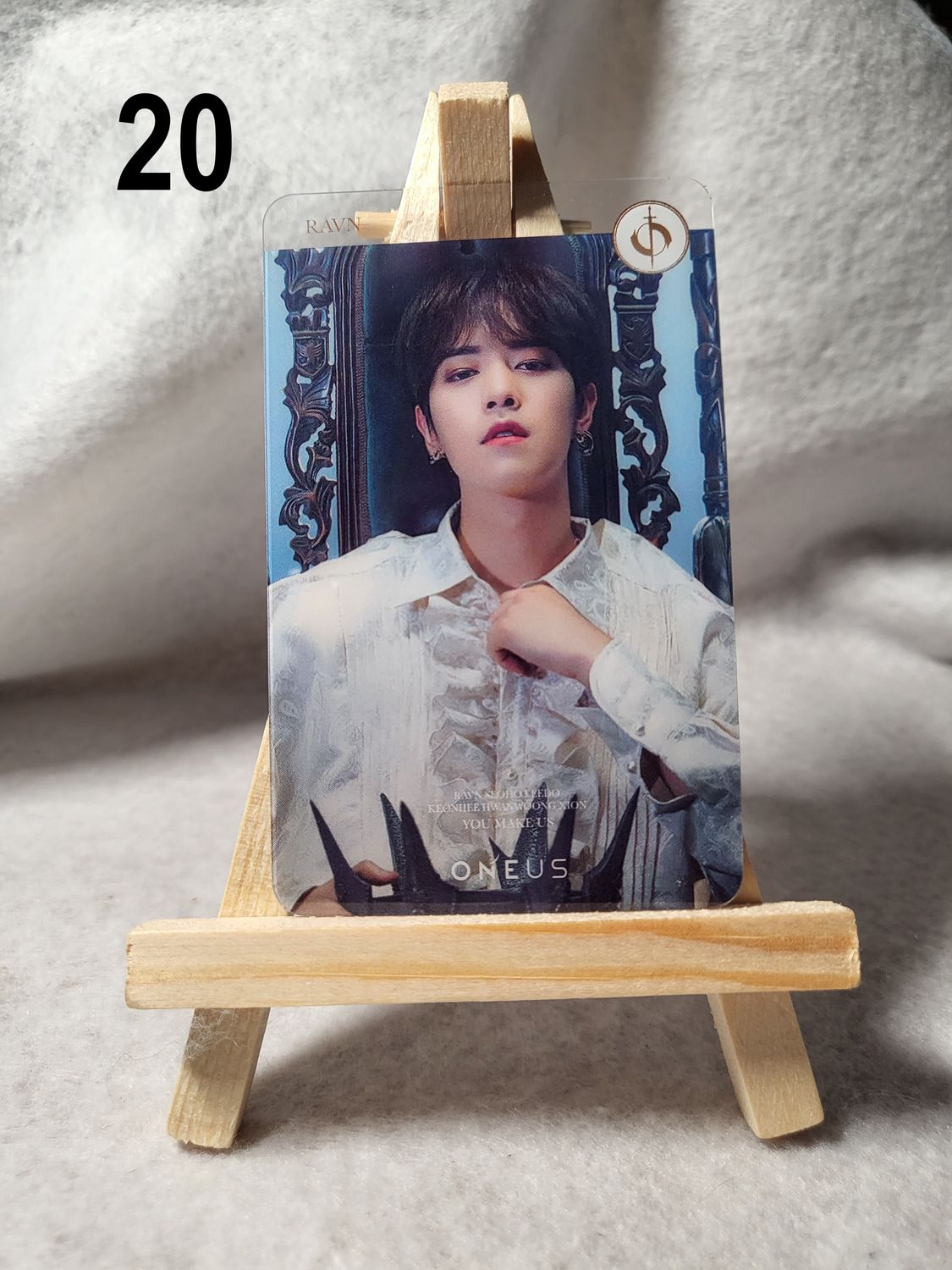 Photocards transparentes ONEUS – Laissez briller votre passion pour le K-Pop !