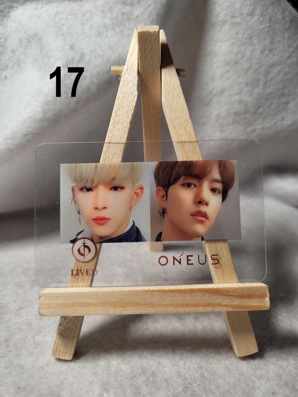 Photocards transparentes ONEUS – Laissez briller votre passion pour le K-Pop !