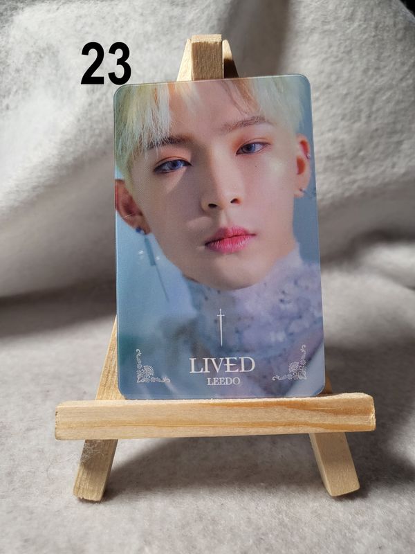 Photocards transparentes ONEUS – Laissez briller votre passion pour le K-Pop !