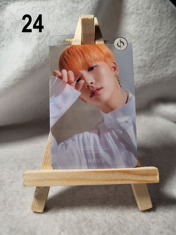 Photocards transparentes ONEUS – Laissez briller votre passion pour le K-Pop !