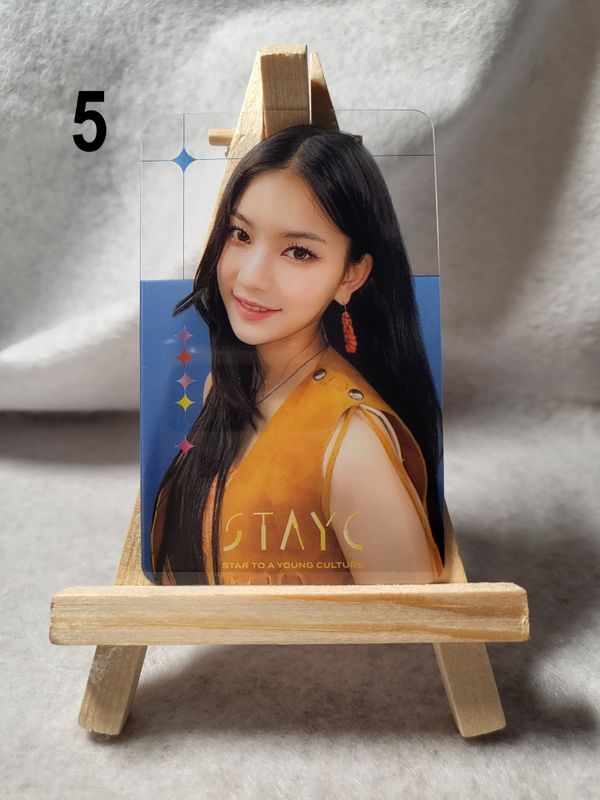 Photocards transparentes STAYC – Le must-have pour les SWITH !