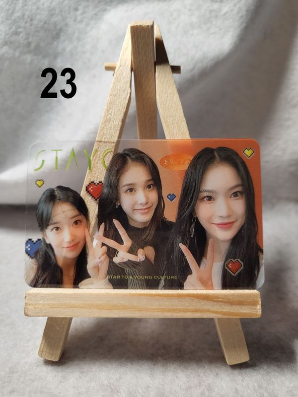 Photocards transparentes STAYC – Le must-have pour les SWITH !