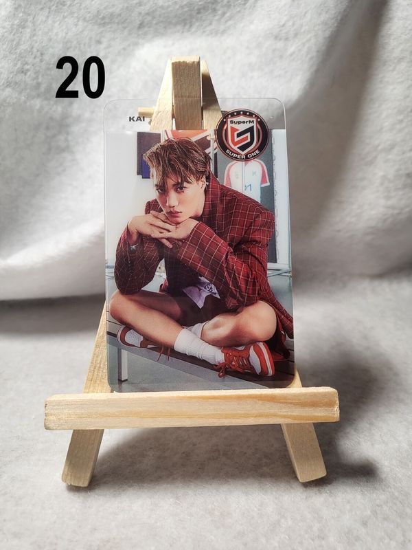 Photocards transparentes SuperM – L’indispensable pour les fans de K-Pop !
